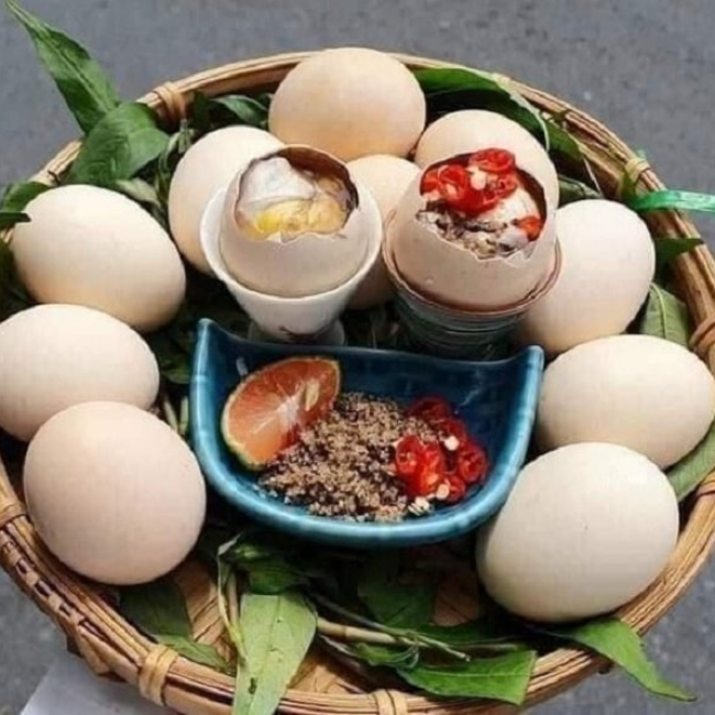 Trứng gà lộn 